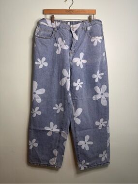 White Daisy Print Light Wash Denim Jeans (1XL)